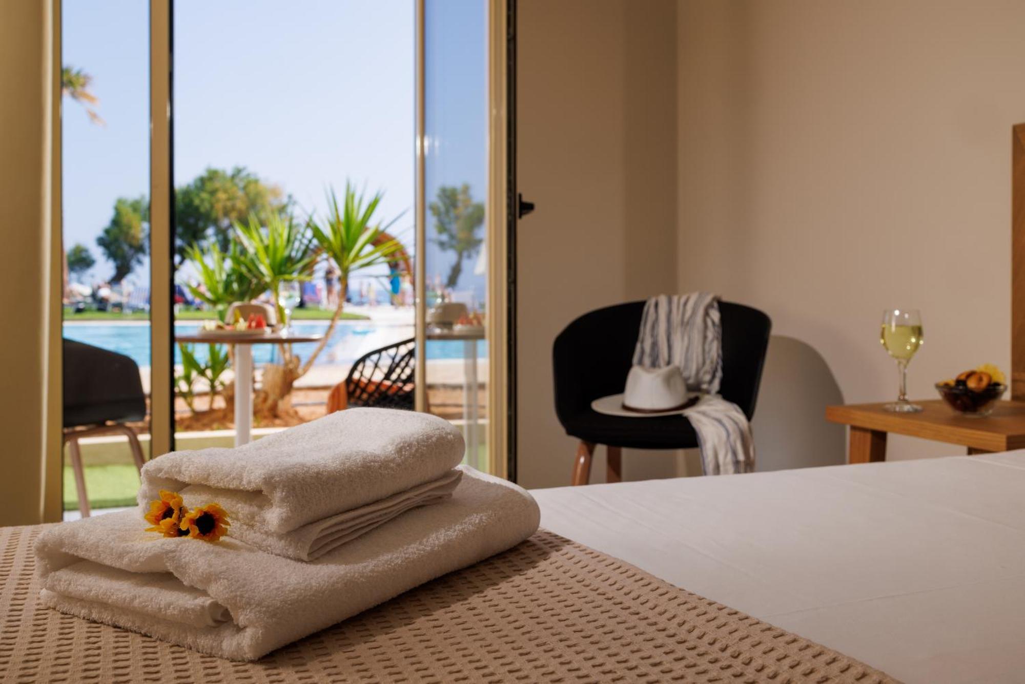 Malia Bay Beach Hotel & Bungalows Ngoại thất bức ảnh