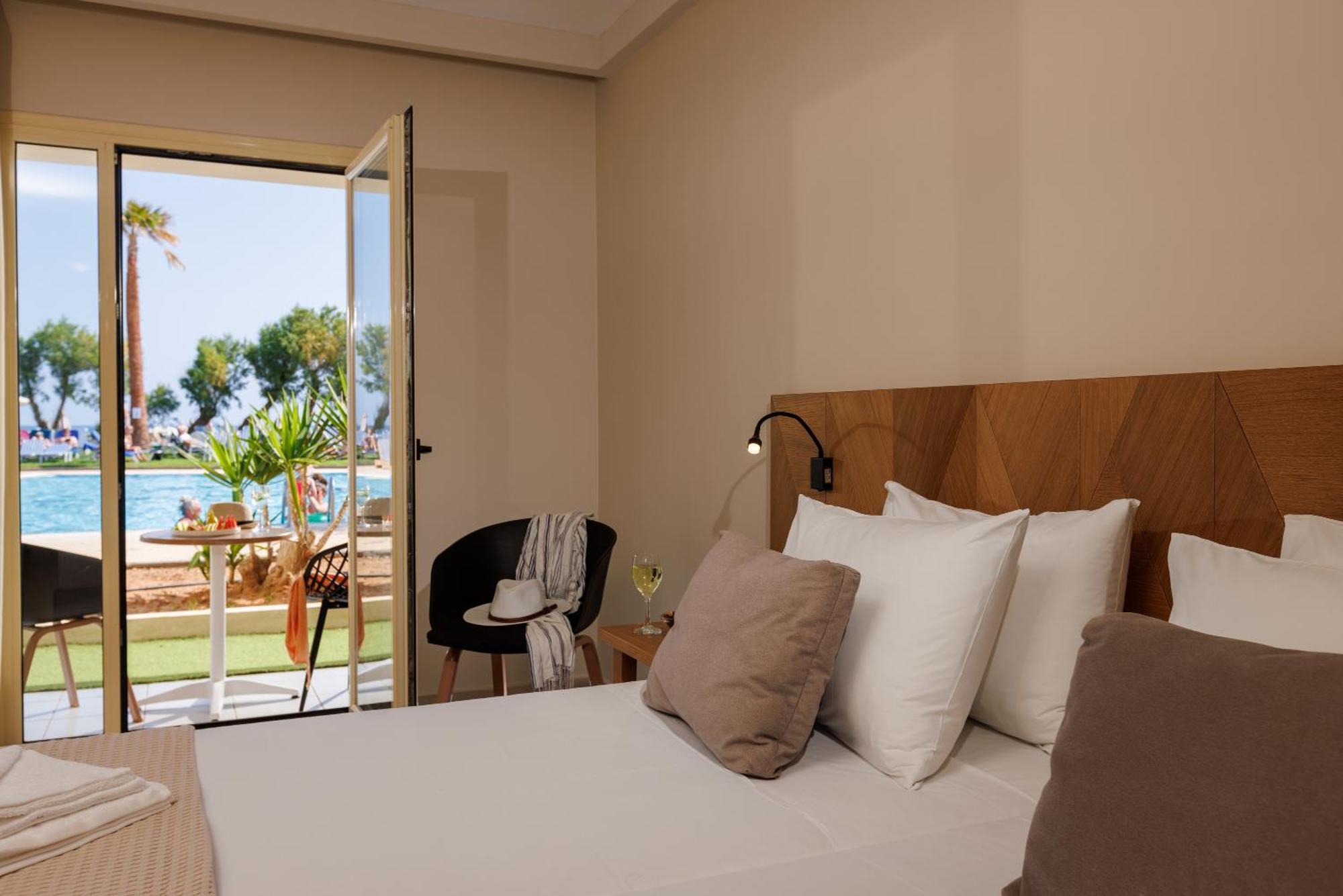 Malia Bay Beach Hotel & Bungalows Ngoại thất bức ảnh
